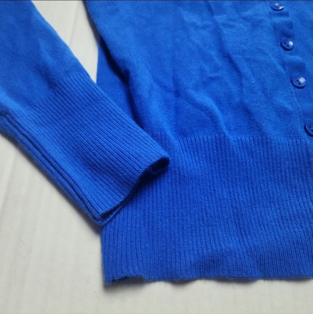 Cardigan - Picture 2 of 7